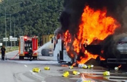 Alev alev yanan TIR'da can verdi