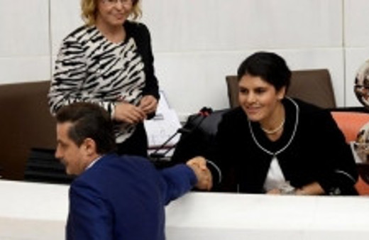 Faruk Çelik Öcalan'ın yüzüne bakmadı mı?