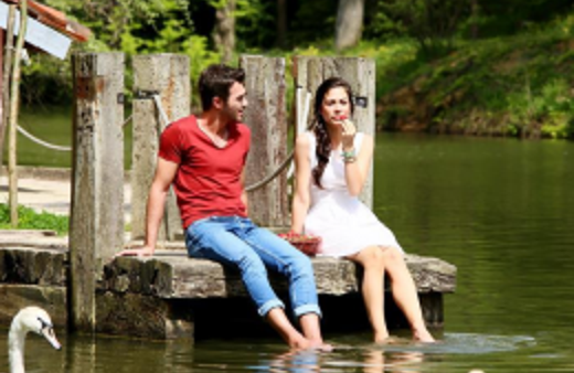 Çilek Kokusu 1. bölüm Burak ve Aslı tanışıyor