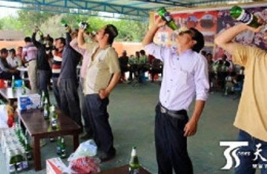 Müslümanlara Ramazan'da zorla içki içirdiler!