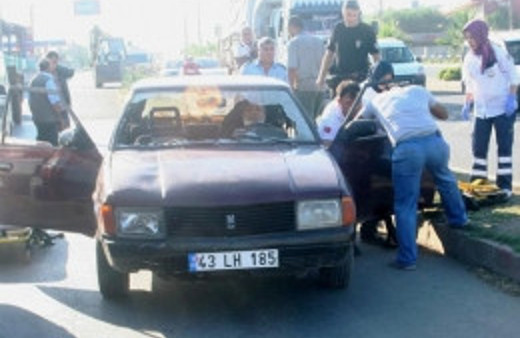Yayaya çarpan otomobil sürücüsü öldü