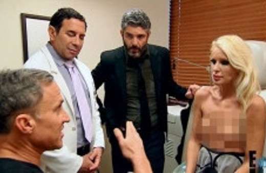 Göğüslerine et yiyen bakteri yerleşti!