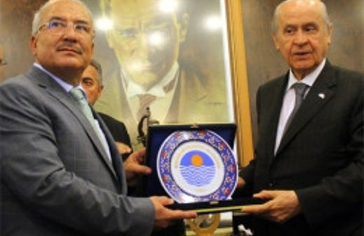 MHP'li meclis üyelerinden rüşvet istifası!