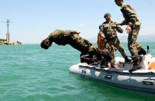 Elleri ayakları ve gözleri bağlı suya atıldılar