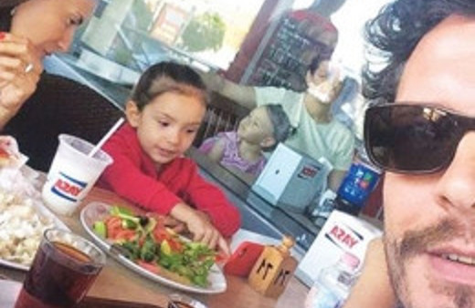 Yeşim Salkım'dan mutluluk pozu