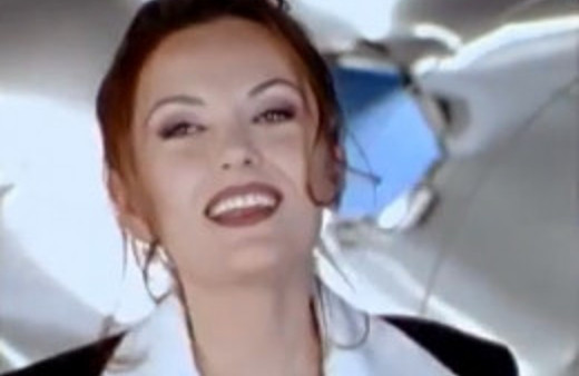 Şarkıcı Sibel Alaş'tan olay şehit tweeti