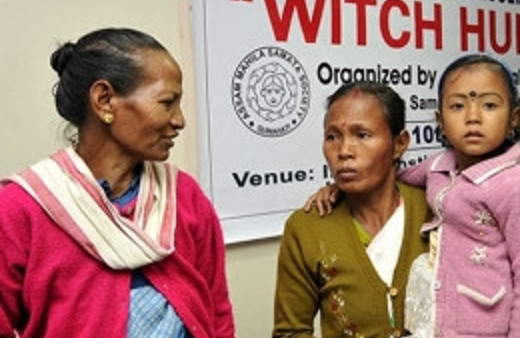 5 kadın cadı diye döve döve...