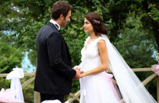 Çilek Kokusu 11. bölüm Aslı vazgeçiyor