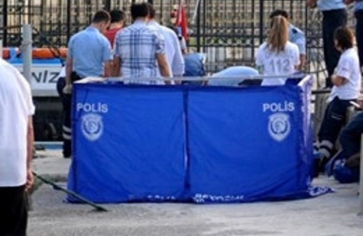 Beşiktaş'ta denizden erkek cesedi çıkt