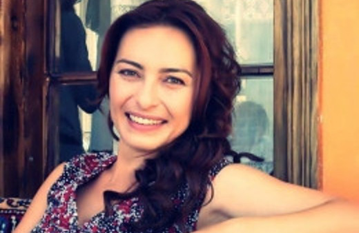 Oyuncu Ayça Bingöl müjdeyi verdi!