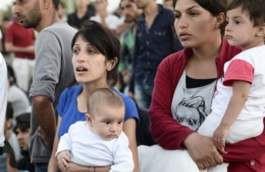 Büyük mülteci yürüyüşü polise takıldı!