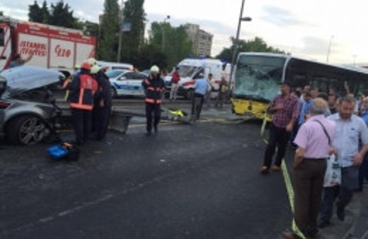 Bakırköy'de metrobüs kazası! Yaralılar var