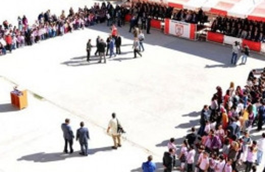 Sivas'ta skandal tören! Güneşte piştiler