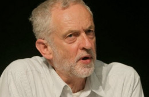 İngiltere Kraliçesi önünde diz çökmedi olay oldu