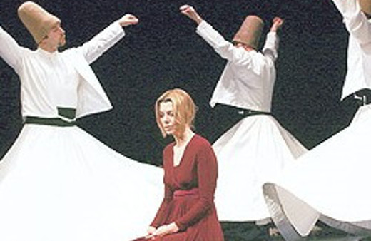 Elif Şafak yeni bir romanla dönüyor!