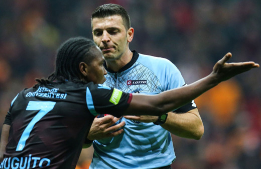 Derbinin olay hakemi Ümit Öztürk kızağa çekiliyor