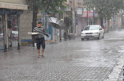 Meteoroloji'den İstanbul, Kocaeli, Sakarya ve Antalya için yağmur, fırtına uyarısı