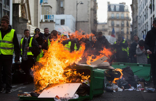 Fransa'da bin 796 sarı yelekliye hapis