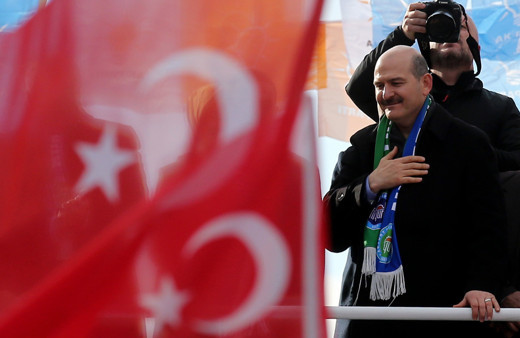 Süleyman Soylu duyurdu: Bir günde 7 ton esrar ele geçirildi