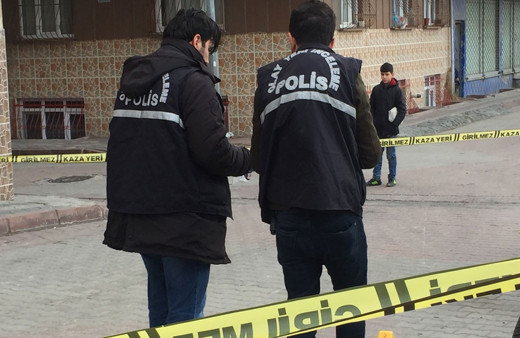 Sultangazi'de amca oğulları çatıştı! Yaralılar var