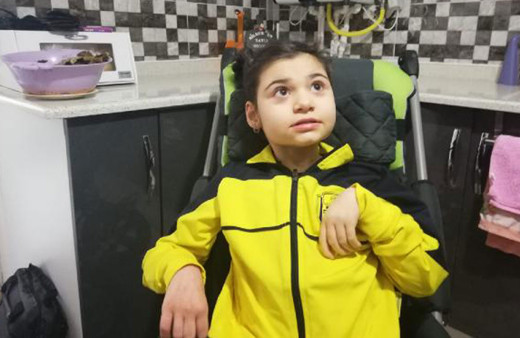 Anne babalar dikkat bebeğinizi öptürmeyin