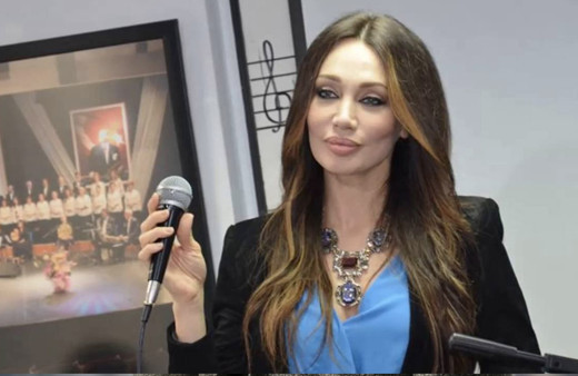 Umut Akyürek kaç yaşında eşi Oktay Ertuğrul kimdir mesleği ne?