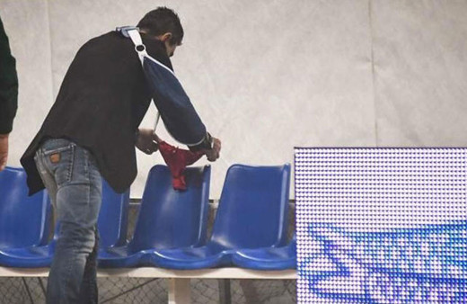 Panathinaikos Başkanı'ndan skandal 'iç çamaşırı' hareketi