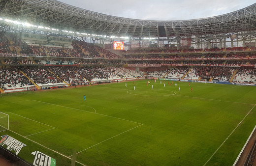 Tecavüz marşına beraat çıktı