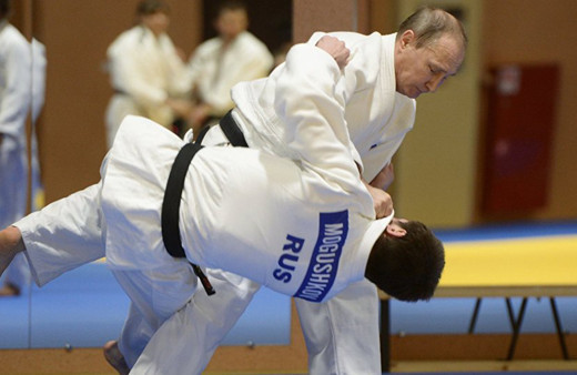 Rus lider Putin'in judo için mindere çıktı yaralandı