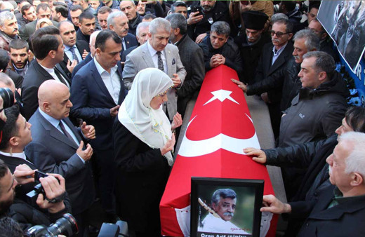 Ozan Arif son yolculuğuna uğurlandı