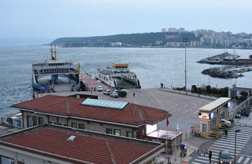 Güney Marmara'da feribot seferlerine fırtına engeli