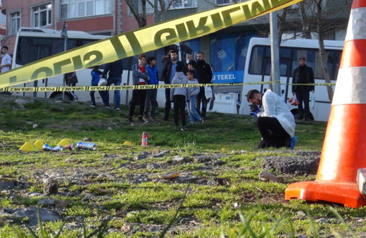 Bağcılar'da silahla başından vurulan kişi ağır yaralandı