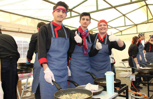 Manisa’ya 5 ton hamsi yağdı