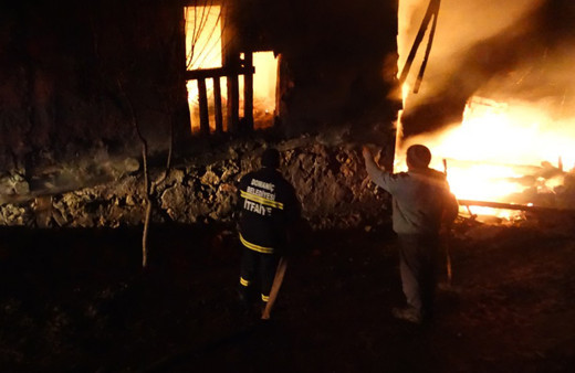 Domaniç'te ev  yangını