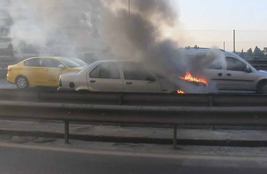 D-100'de otomobil alev alev yandı; yangın tüpü yetersiz kaldı