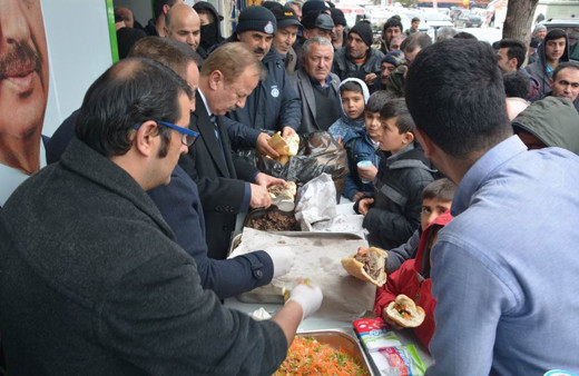 Mehmet Özhaseki Haymana'da döner dağıttırdı