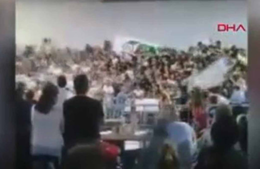 Arjantin'de karnavalda sahne çöktü