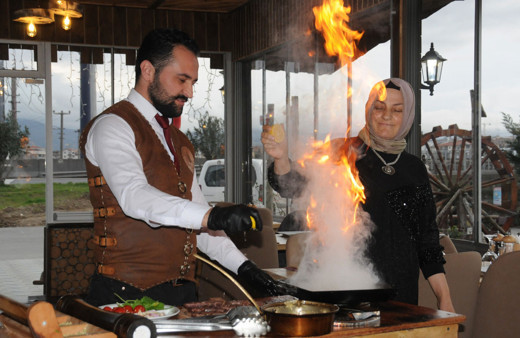 Bulaşıkçılıkla başladı steak house patronu oldu