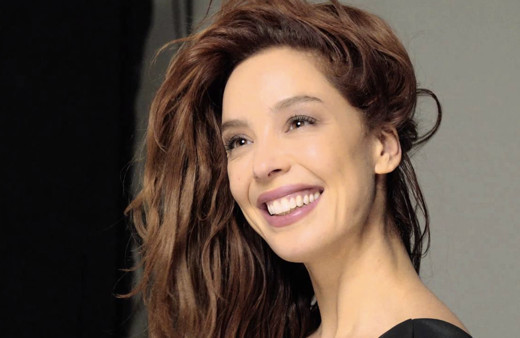 HADİ İpucu sorusu 19 Şubat Azra Akın'ın elbisesi kimin cevabı