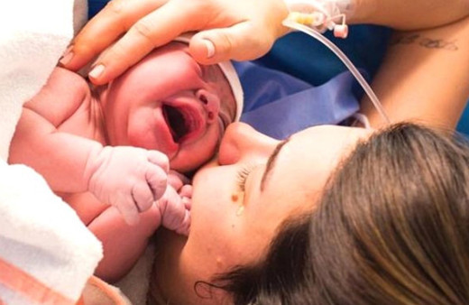 Alişan'ın yüz ifadesi olay oldu doğum anı görüntülerine bakın!