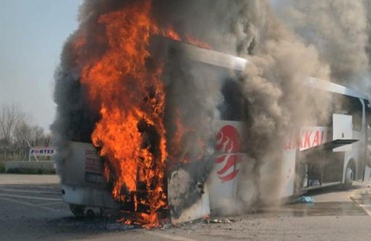 Manisa'da otobüs alev alev yandı: 29 yolcu ölümden döndü!