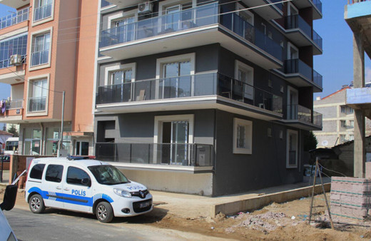 İzmir'de asansör kabininde feci kaza