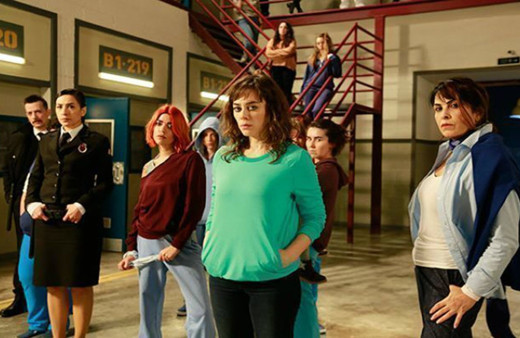 Avlu dizisi Safiye Özdemir kimdir? Efsane diziden transfer oldu