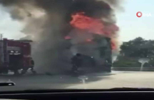 Yolcu otobüsü alev aldı,sürücü faciayı son anda önledi