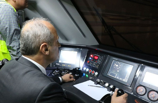 Bakan Turhan Yüksek Hızlı Trenin test sürüşünü yaptı