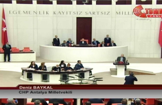 Deniz Baykal Meclis'te yemin etti