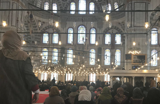 Cuma günü sela ile ezan arasında okunan dualar kabul olur mu?