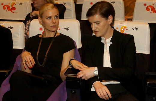 Eşcinsel Sırbistan Başbakanı'nın partneri doğum yaptı