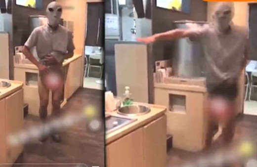 Tepsileri 'cinsel organına' sürdü! Restoranda şok görüntü