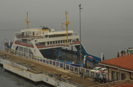 Kuzey Ege'de feribot seferlerine fırtına engeli
